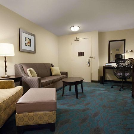Hilton Garden Inn Fargo Bagian luar foto