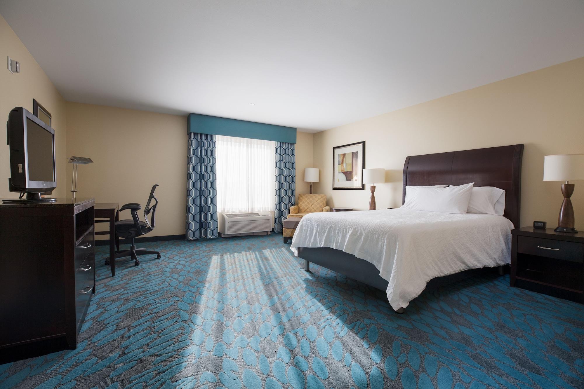 Hilton Garden Inn Fargo Bagian luar foto