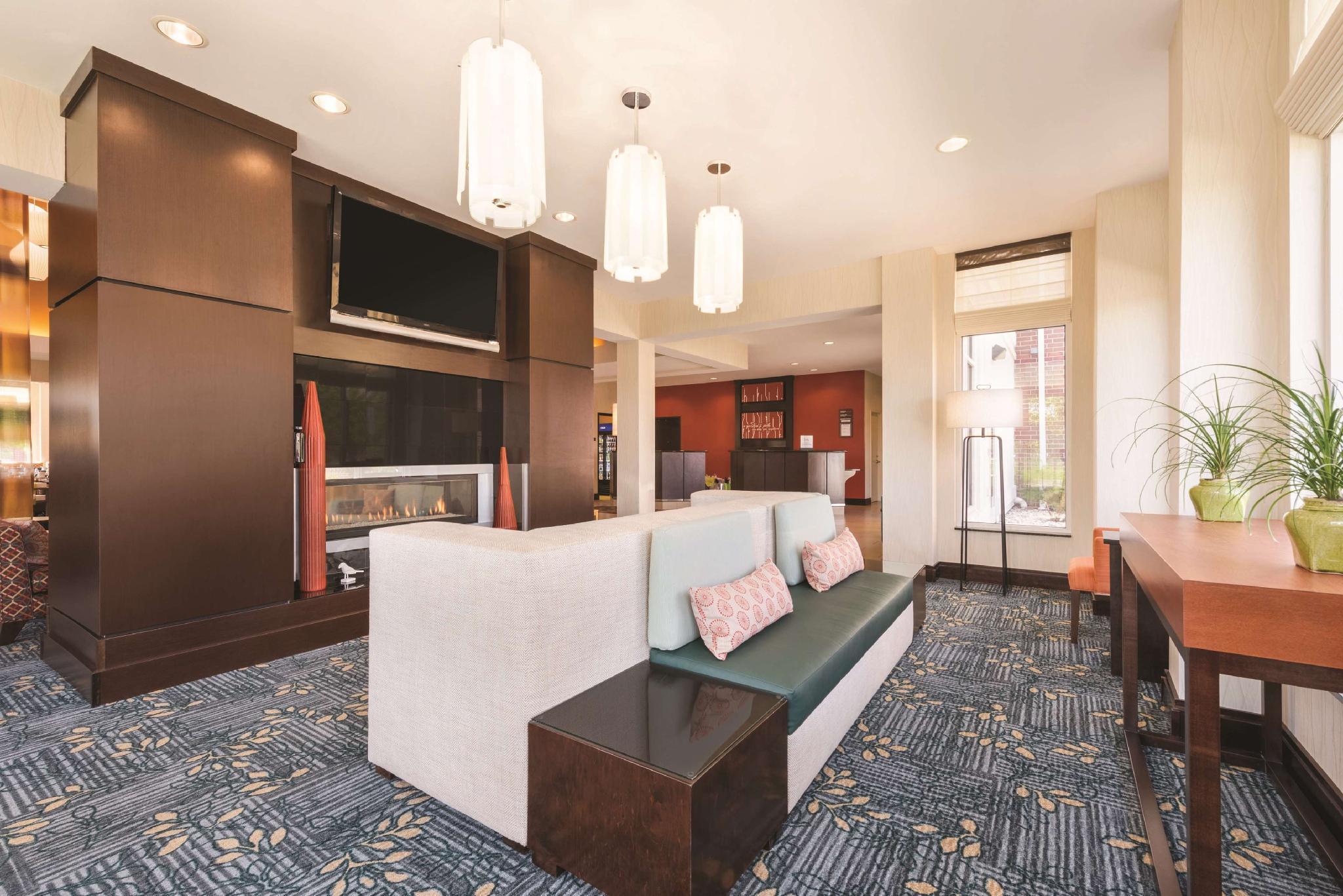 Hilton Garden Inn Fargo Bagian luar foto