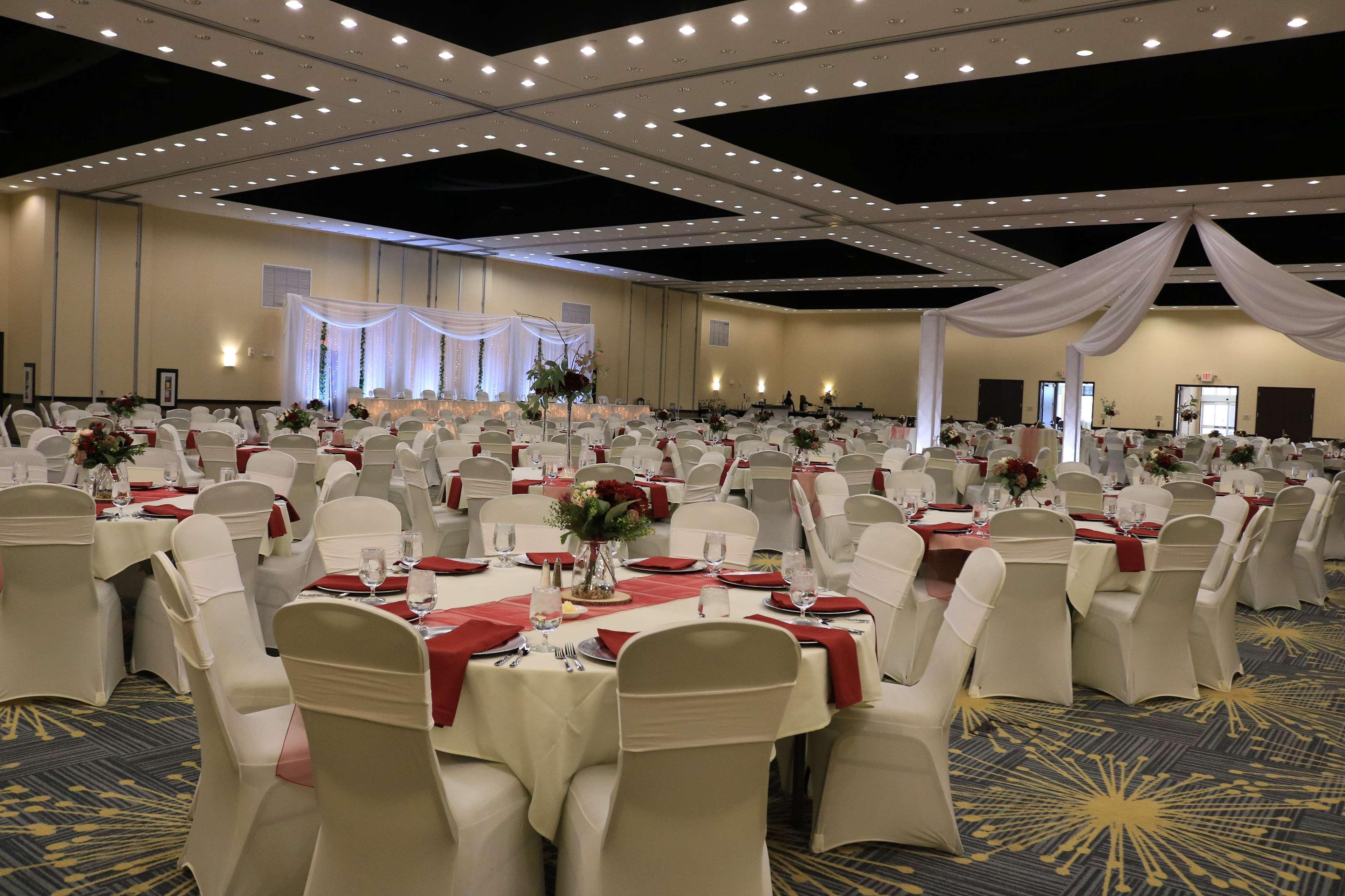 Hilton Garden Inn Fargo Bagian luar foto