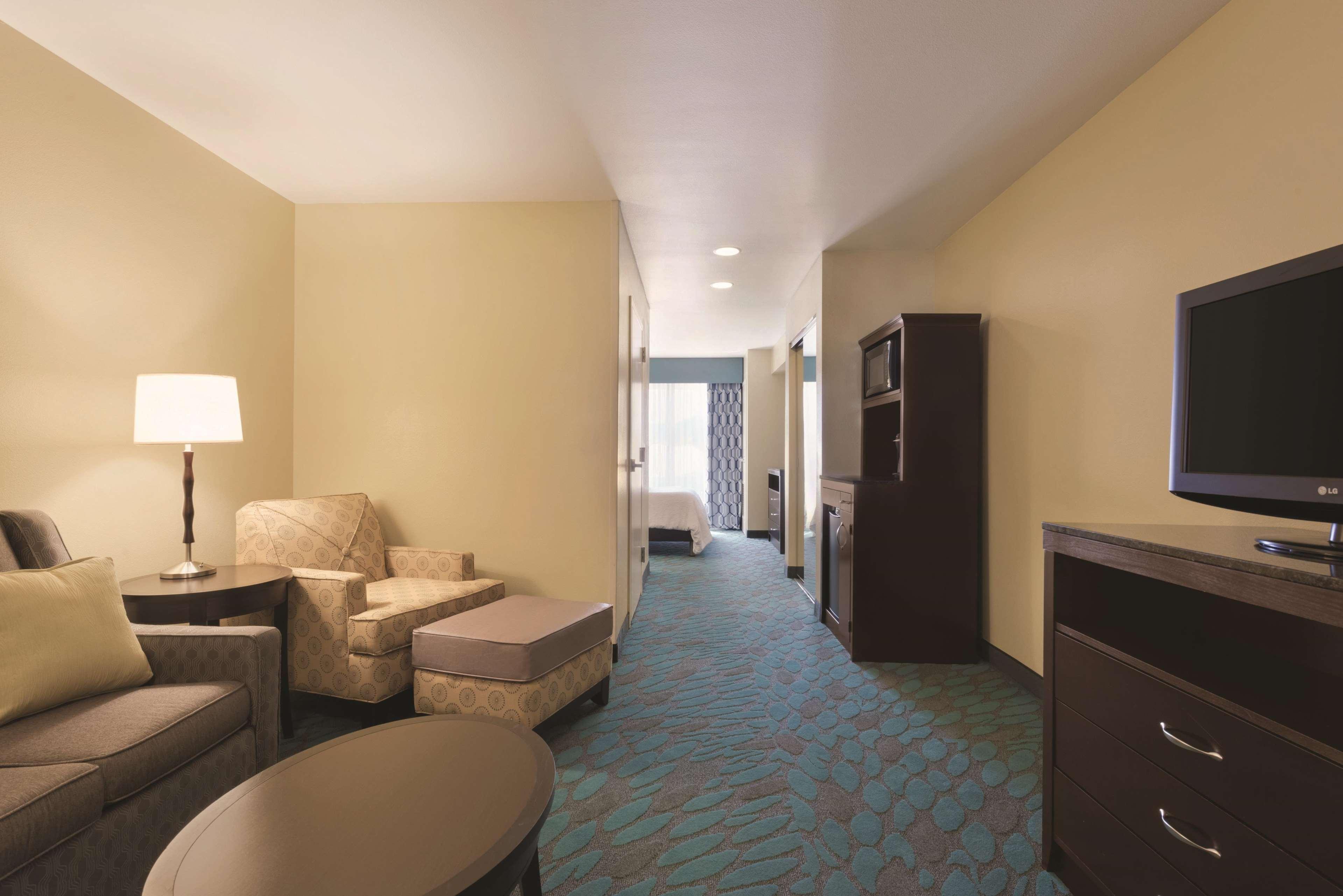 Hilton Garden Inn Fargo Bagian luar foto