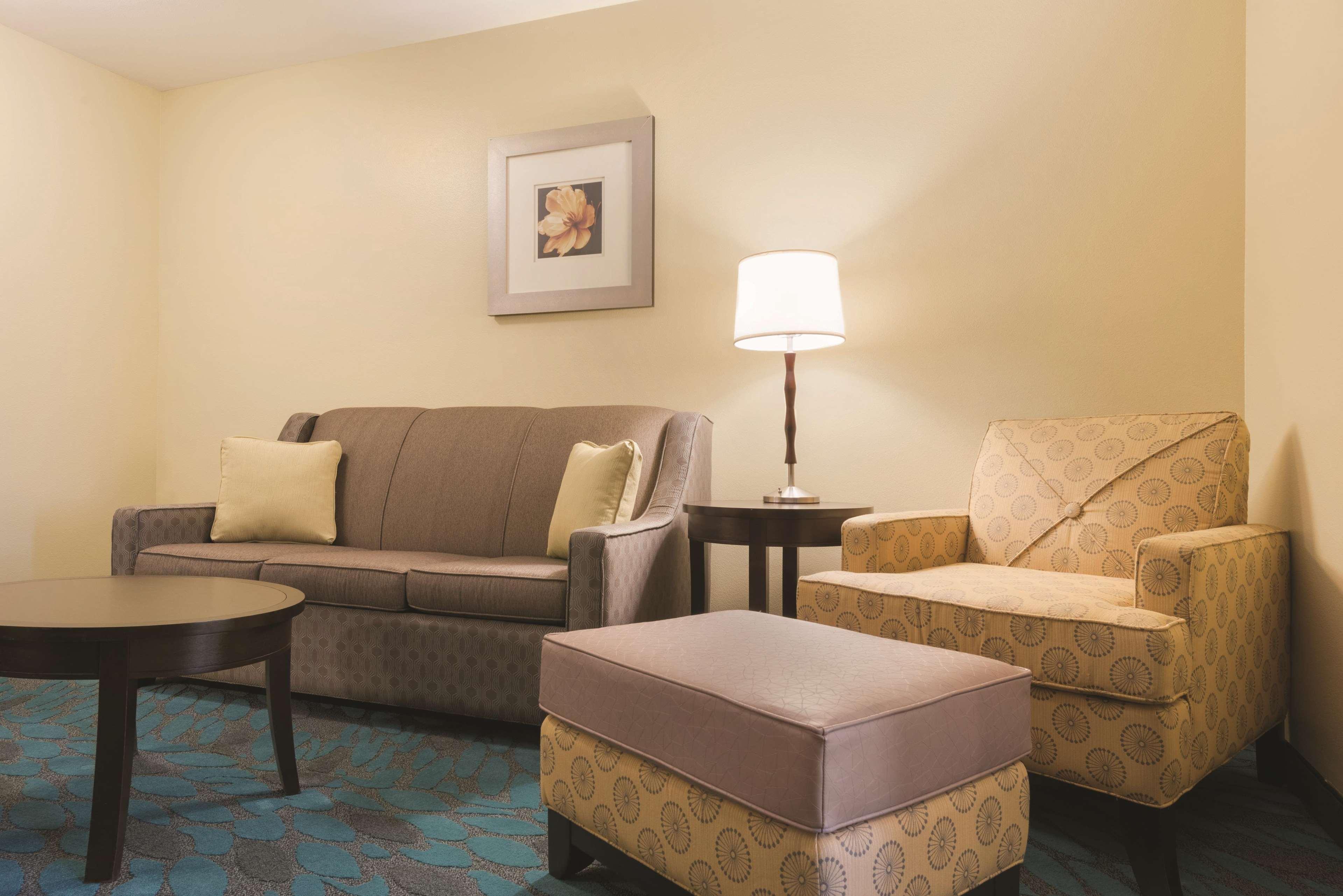 Hilton Garden Inn Fargo Bagian luar foto