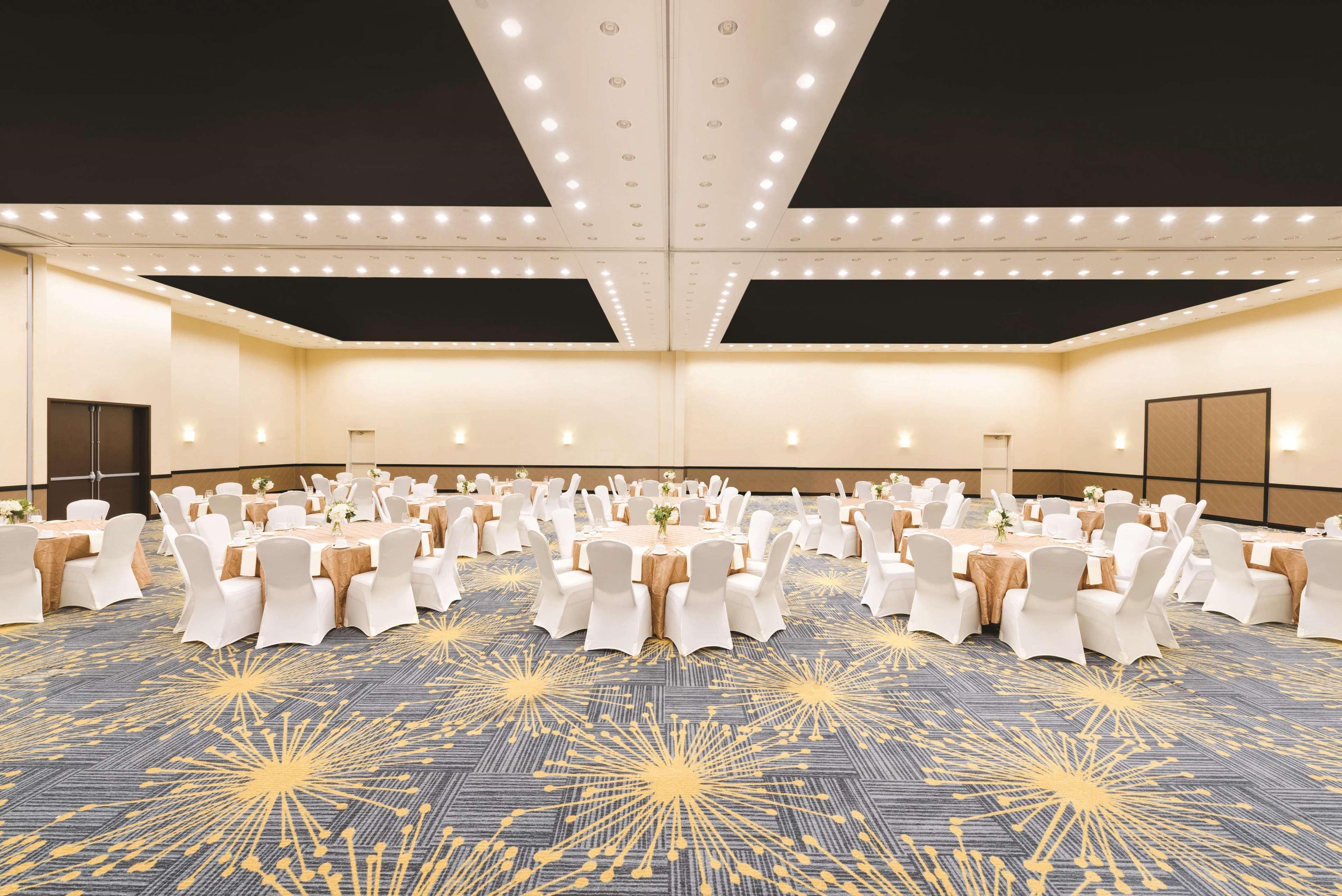 Hilton Garden Inn Fargo Bagian luar foto