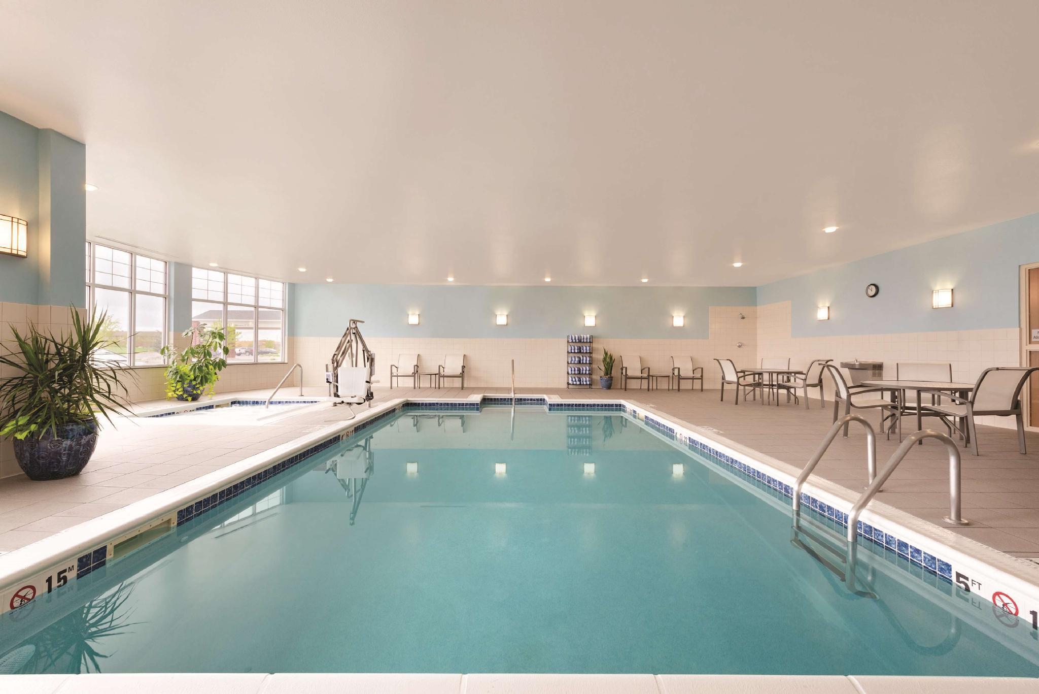 Hilton Garden Inn Fargo Bagian luar foto