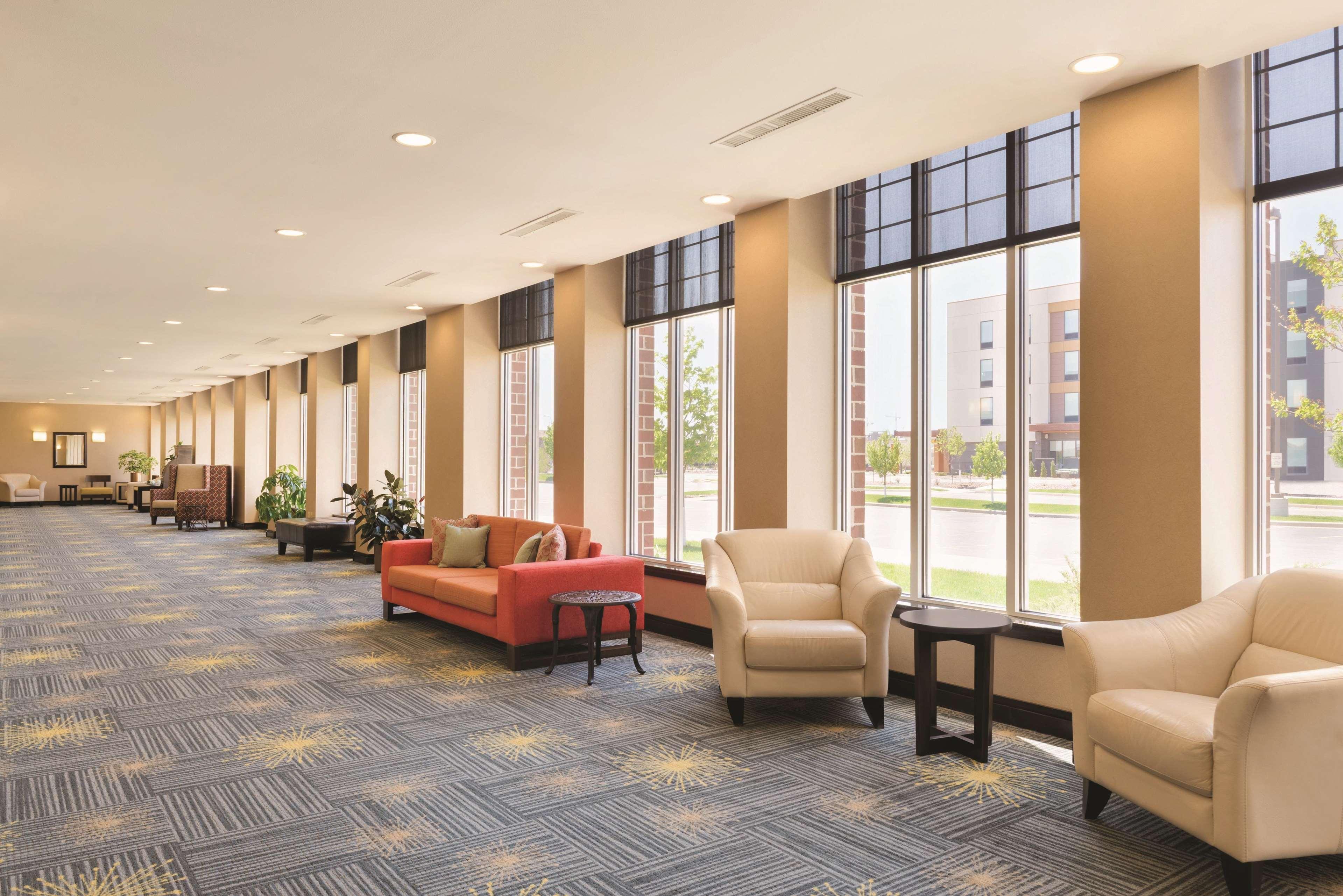 Hilton Garden Inn Fargo Bagian luar foto