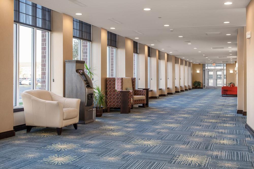 Hilton Garden Inn Fargo Bagian luar foto