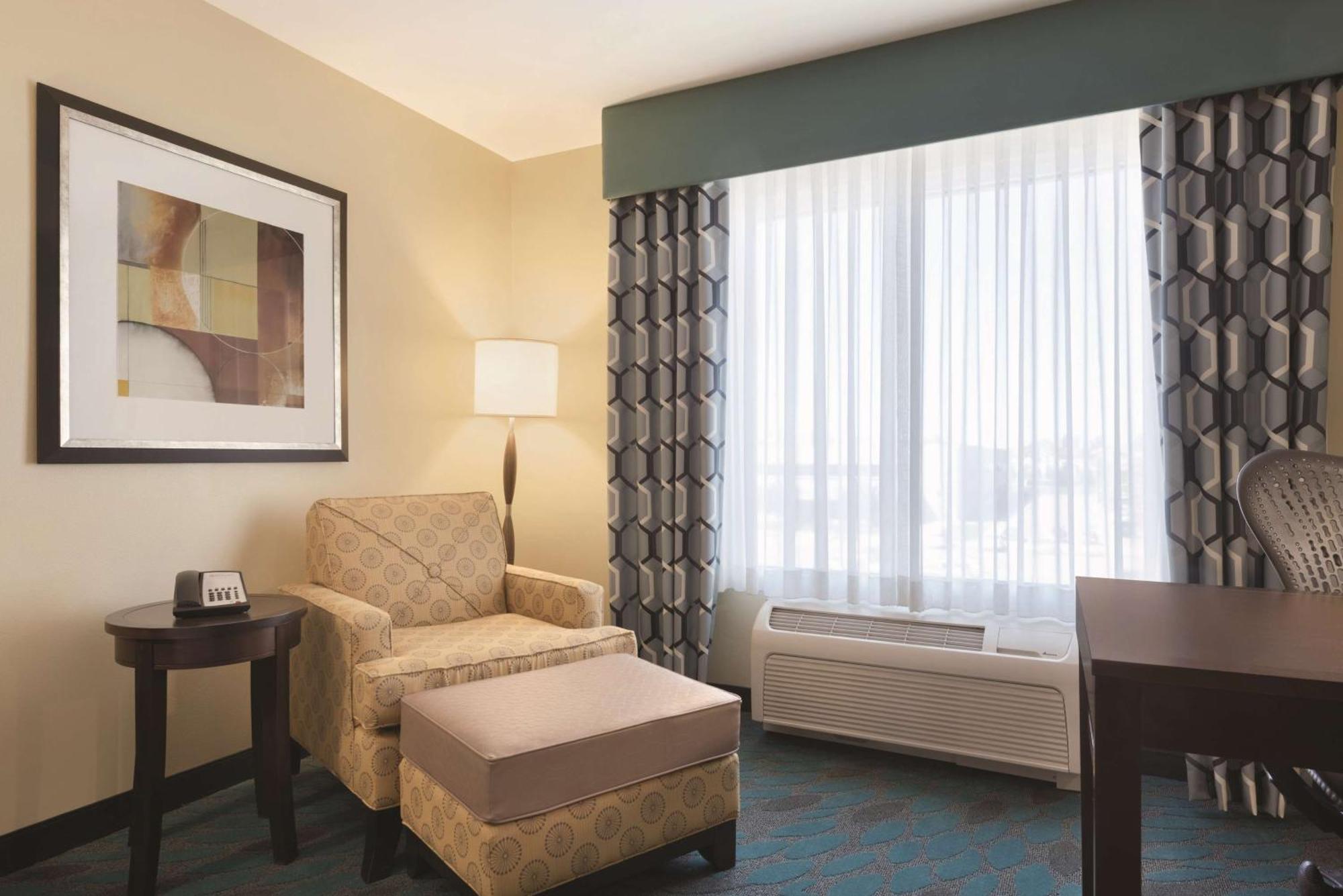 Hilton Garden Inn Fargo Bagian luar foto