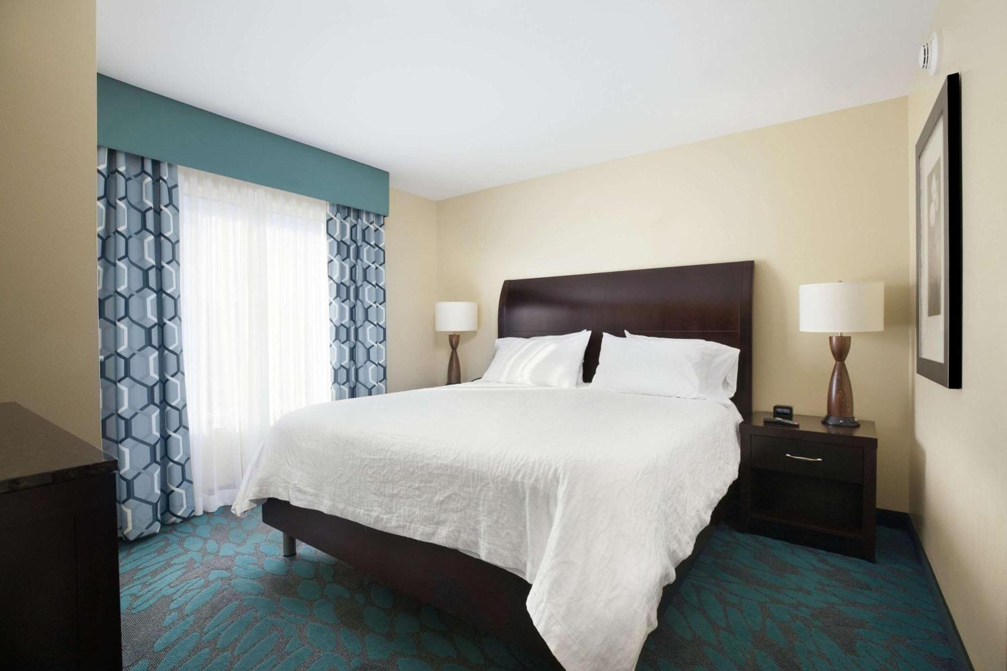 Hilton Garden Inn Fargo Bagian luar foto