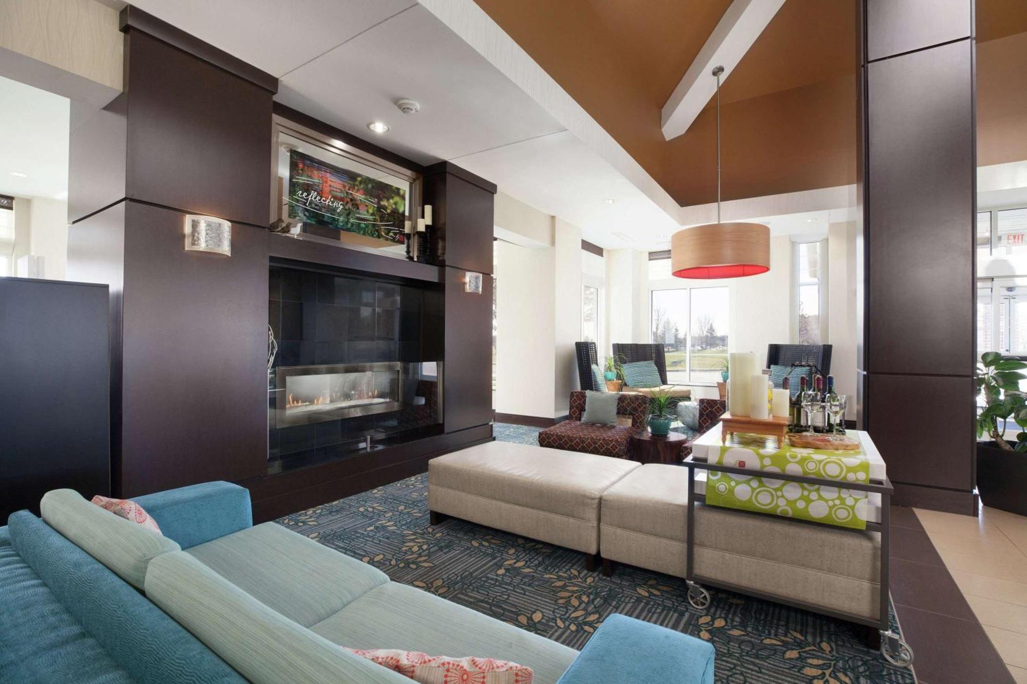 Hilton Garden Inn Fargo Bagian luar foto