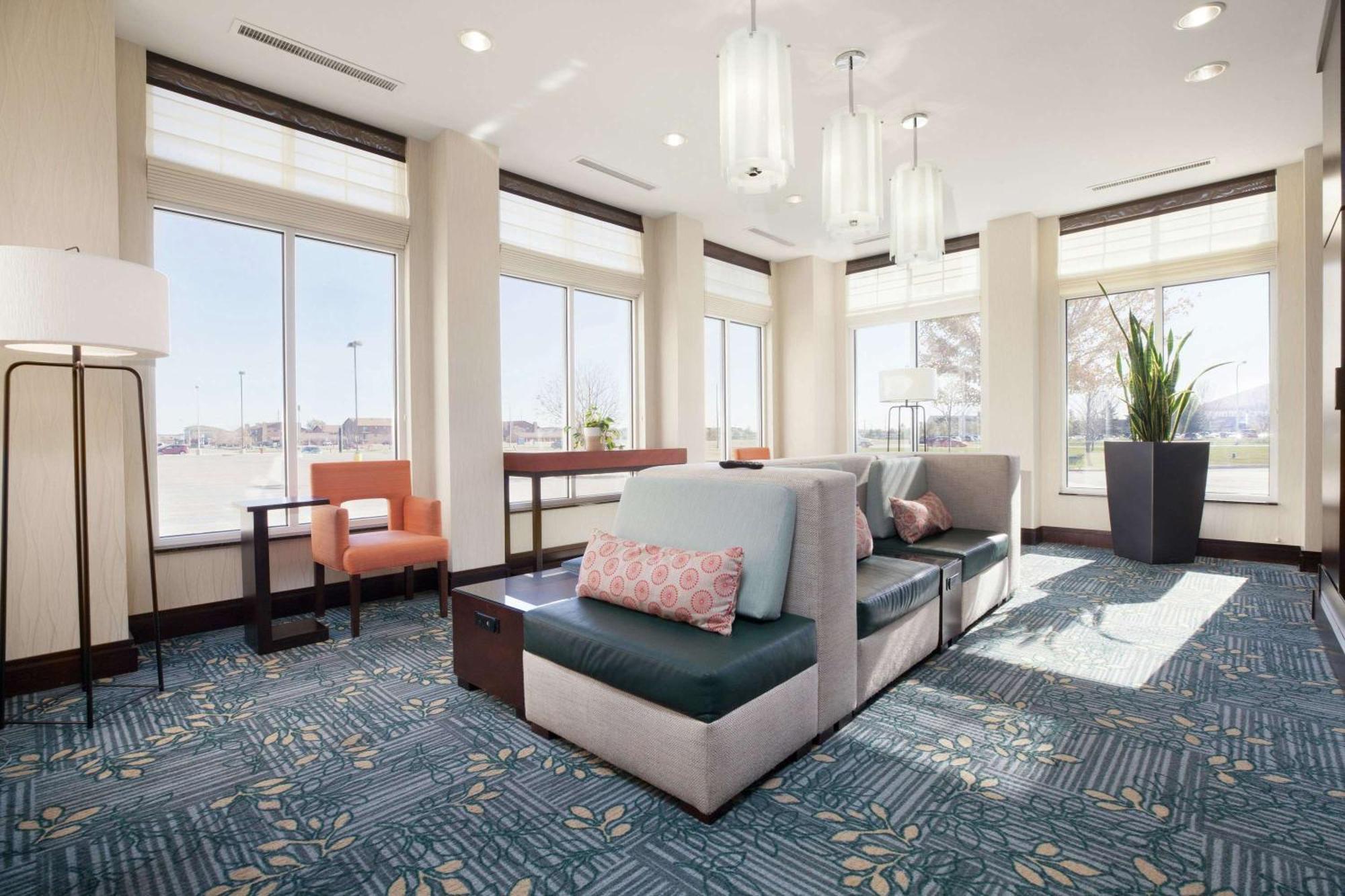 Hilton Garden Inn Fargo Bagian luar foto