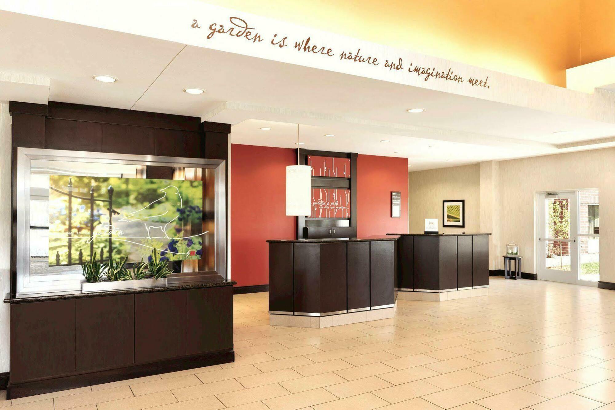 Hilton Garden Inn Fargo Bagian luar foto